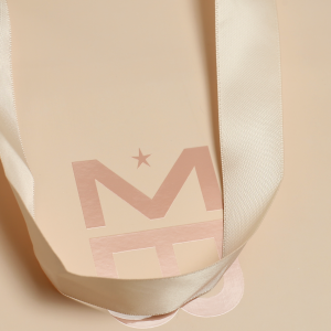 שקית קרטון למותג מיקי בוגנים