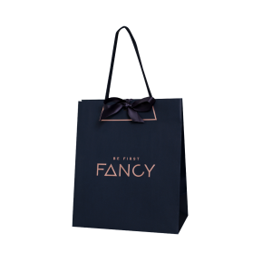 שקית קרטון לבגדי נשים